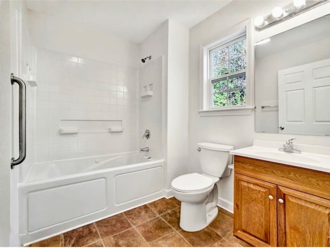 Building Photo - 305 S Calhoun St