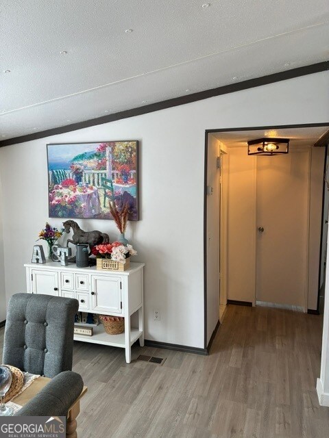 Building Photo - 215 Lynn Dr