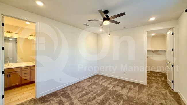 Building Photo - 2121 W Sonoran Desert Dr