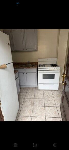 Building Photo - 908 Lyman Ave