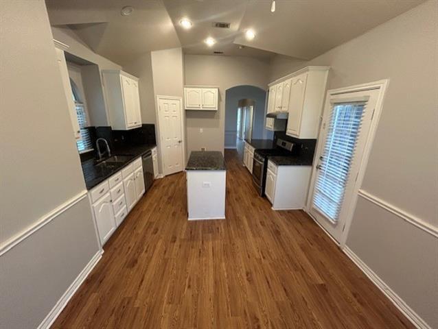 Building Photo - 2105 Cardinal Dr