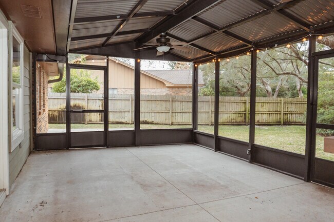 Building Photo - 16 Mariners Ln