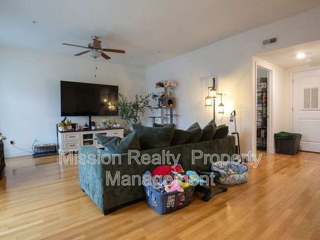 Building Photo - 11905 Centre St