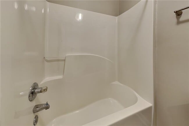 Building Photo - 4020 Hogans Mill Ln