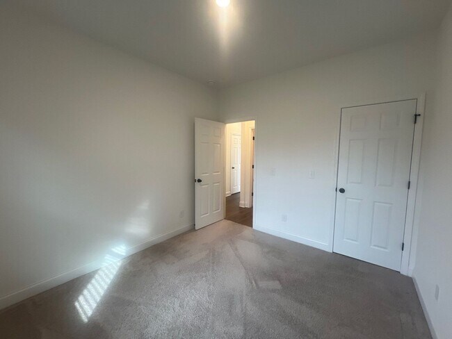 Building Photo - 312 Traywick Pl