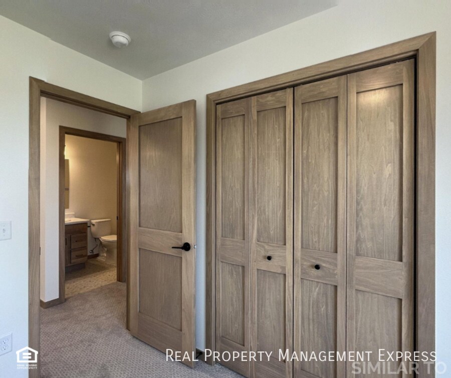 Building Photo - Awesome Layout with Yard Maintenance Inclu...