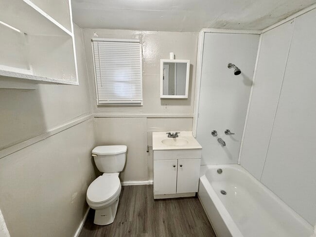 Building Photo - 1536 Brookins St