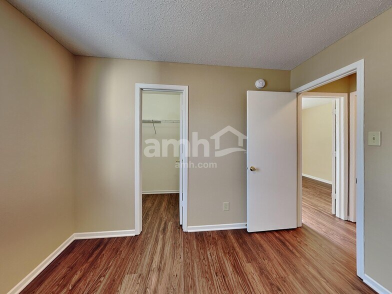 Building Photo - 10176 Cumberland Pointe Blvd