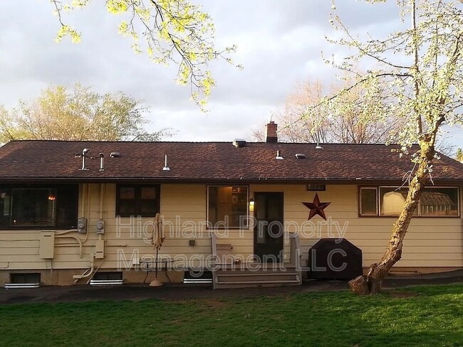 Building Photo - 1705 NE Wheatland Dr