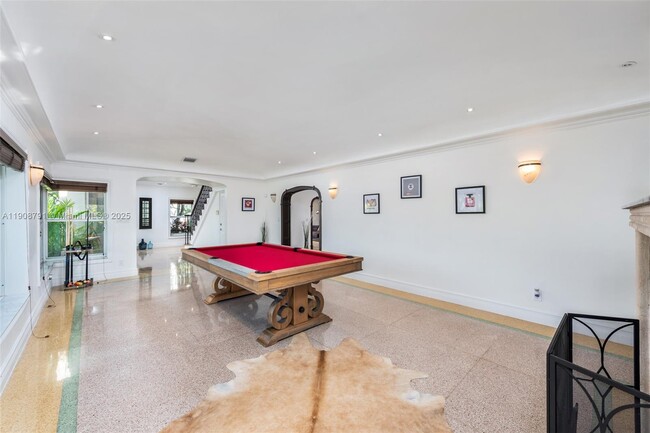 Building Photo - 1051 NE 89th St