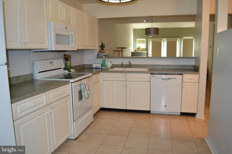 Building Photo - 6472 Terrace Ct