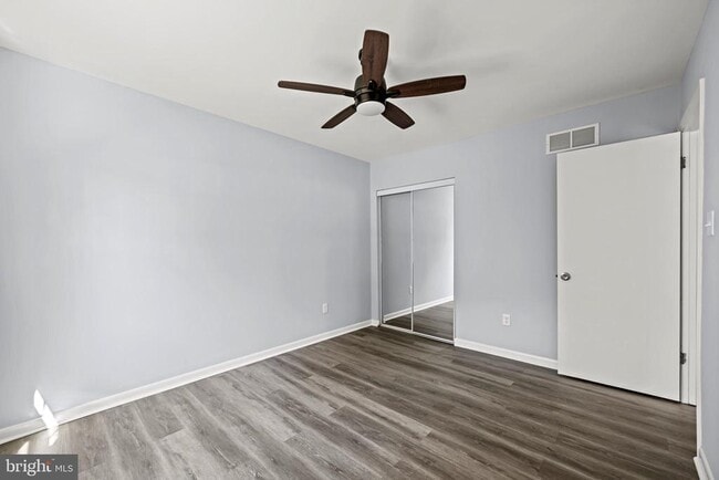 Building Photo - 2402 Raintree Ave