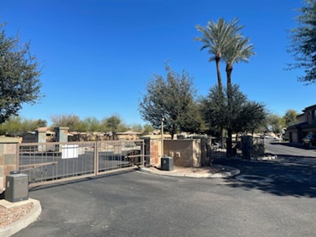 Building Photo - 705 W Queen Creek Rd
