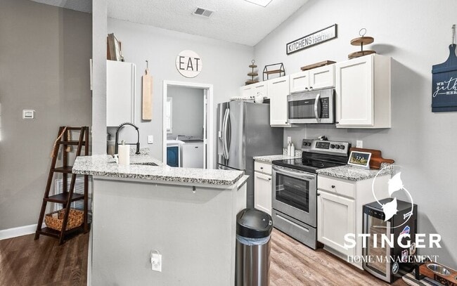 Building Photo - 16 Brindlewood Dr