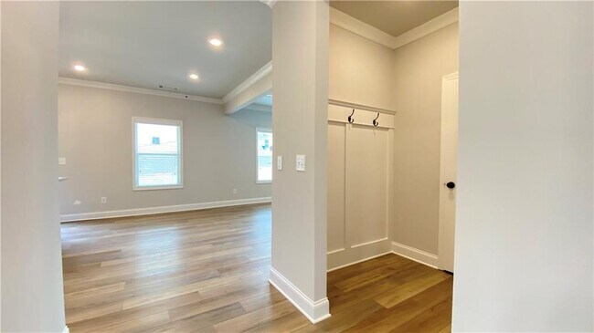 Building Photo - 4591 Silver Oak Dr SW