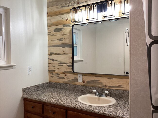 Building Photo - 4648 N 6th St