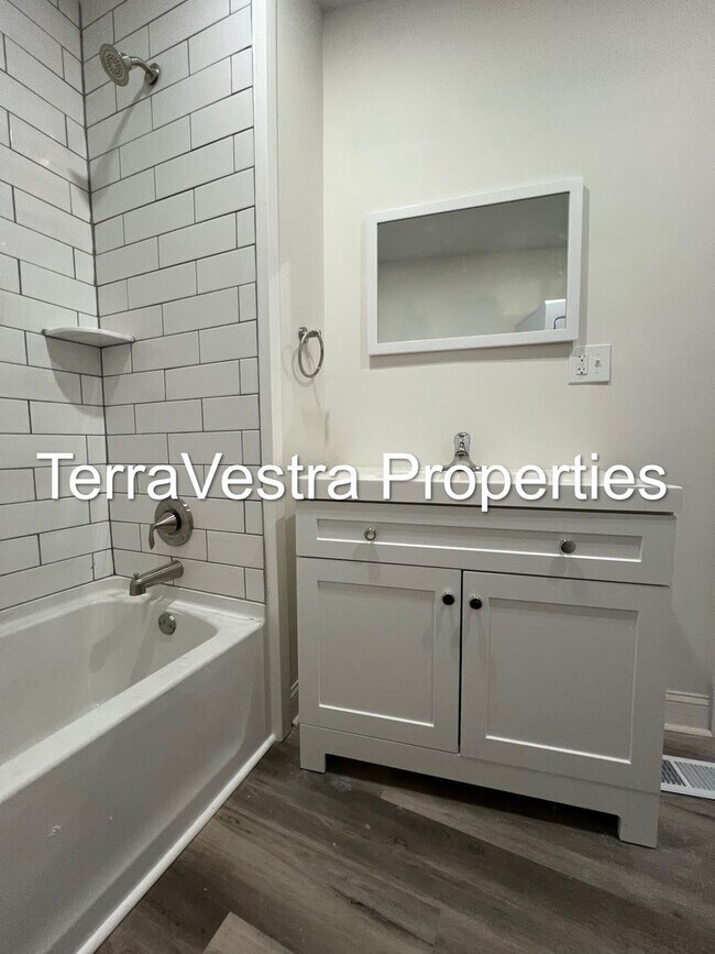 Building Photo - 601 E Mulberry St