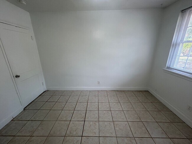 Building Photo - 403 Waccamaw Ave