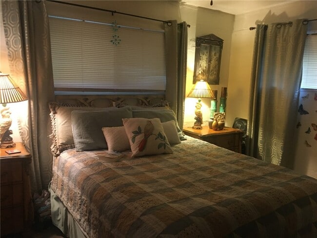 Building Photo - 101 S W Ave