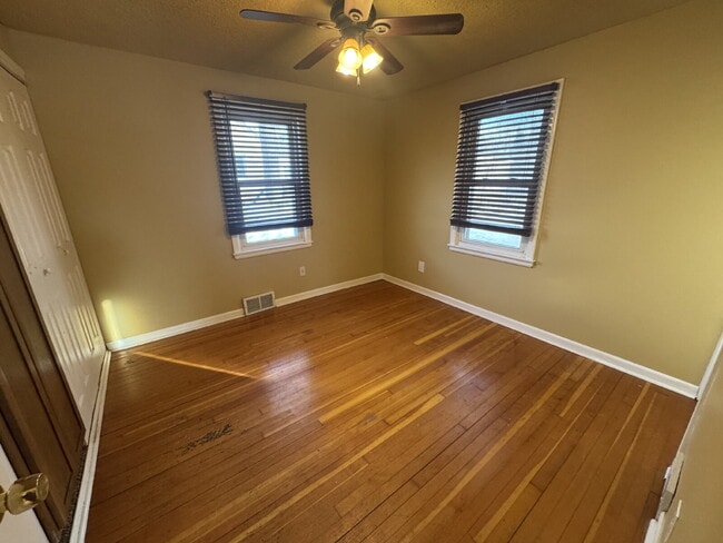 Building Photo - Charming & Cozy 1-Bedroom Retreat in Brooklyn Center – Perfect for Simplified Living!