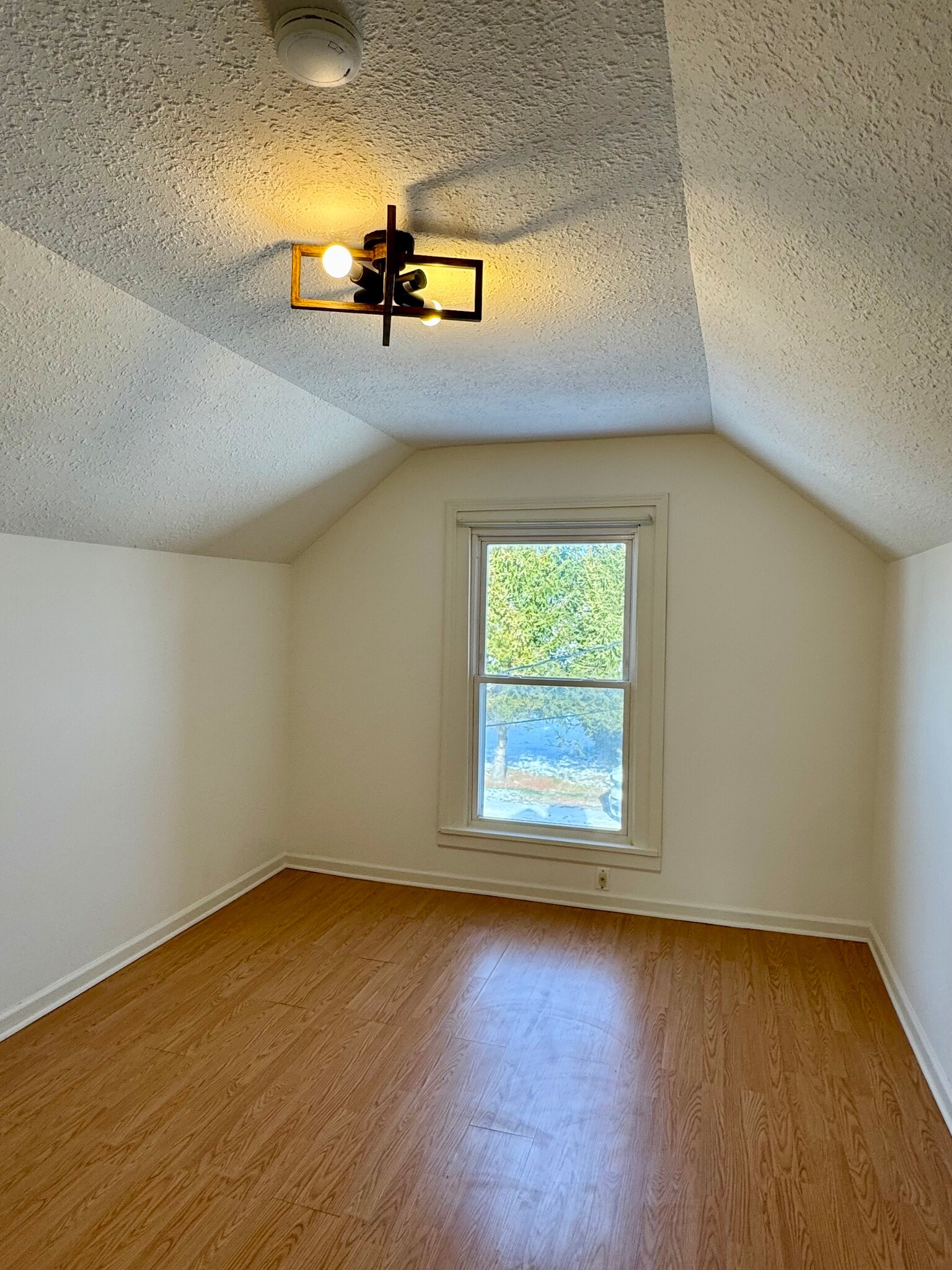 Building Photo - 1802 Perry Hwy