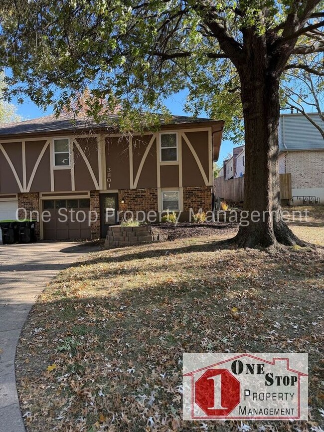 Primary Photo - 3 bedroom, 2 bathroom duplex in Lee's Summit.