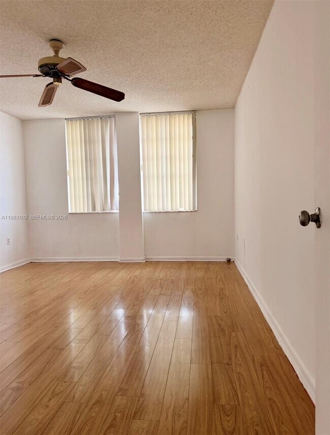 Building Photo - 13390 NE 7th Ave