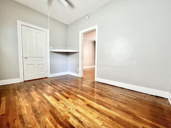 Building Photo - 429 Carrier St NE