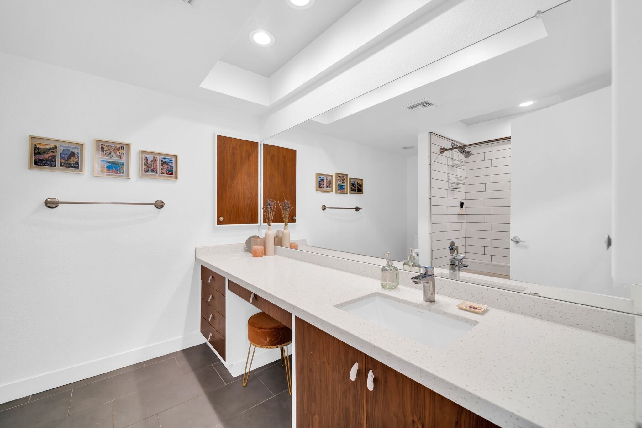 Building Photo - 3707 E Montecito Ave
