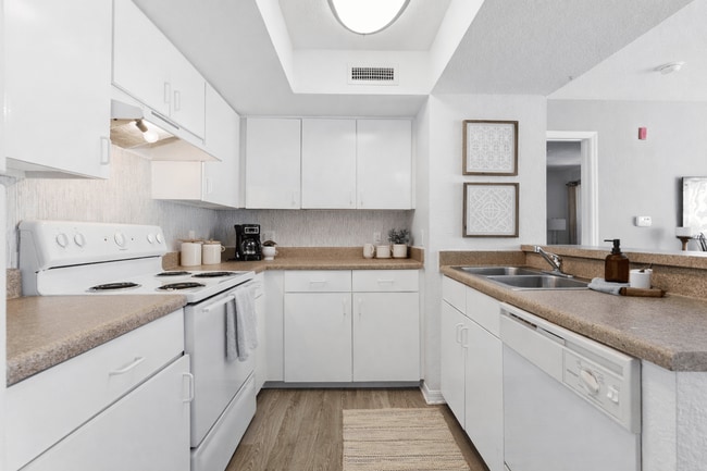 Building Photo - Sundance Pointe