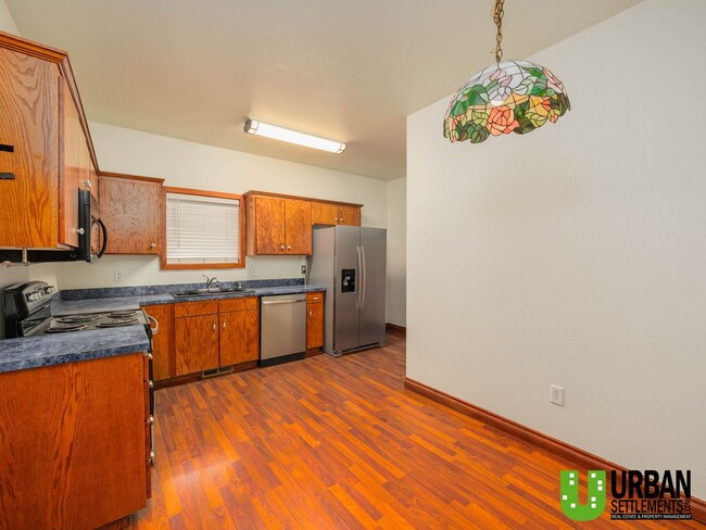 Building Photo - Downtown home for rent.