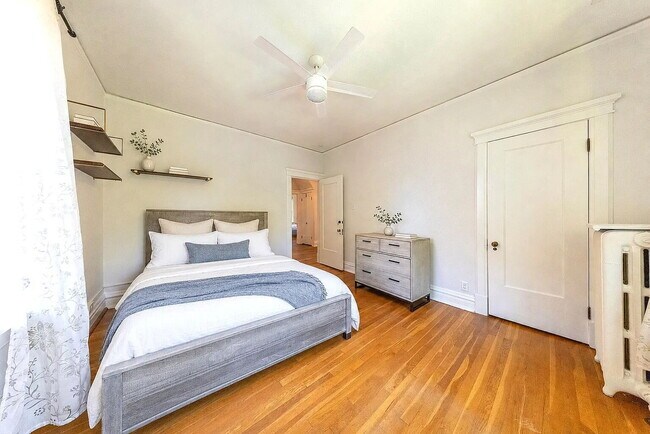 Building Photo - Gorgeous U-City Pershing Ave 4 bedroom/3 bath GEM - Fully Furnished with CLASS AND ELEGANCE - Mus...