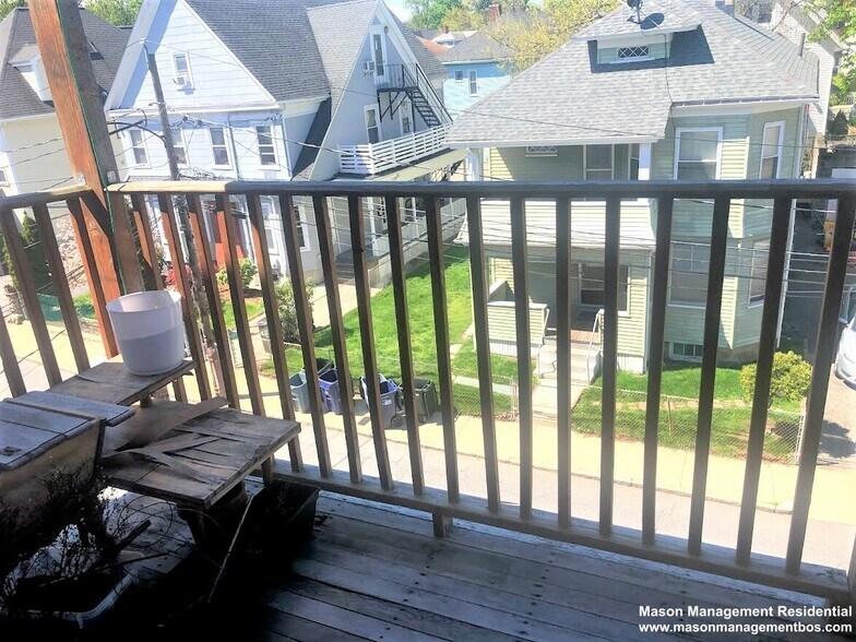 Apt 3 - 19 Arden St