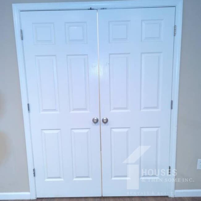 Building Photo - 515 Fairview Rd