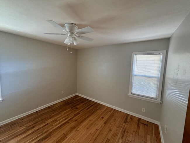 Building Photo - Charming 3 Bedroom 1 Bath Home on Eastside Of Lorain