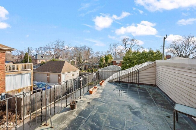 Building Photo - 904 Trombley Rd