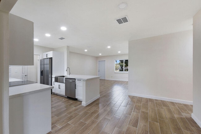 Building Photo - 710 Cayuga St