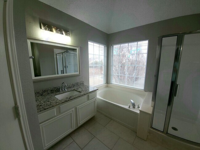 Building Photo - 3606 Creekstone Ct
