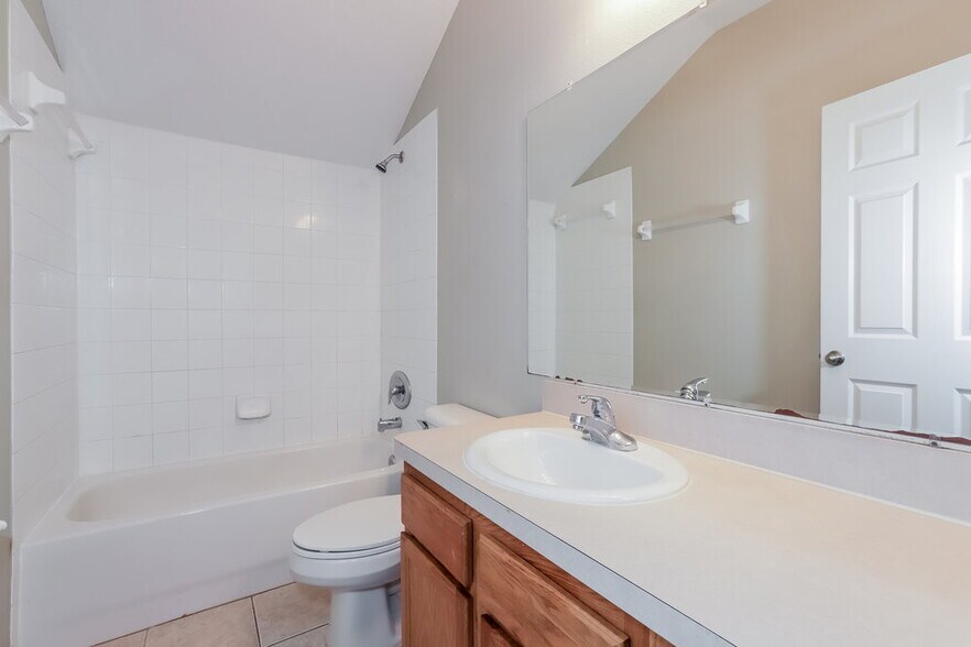 Building Photo - 11719 Summer Springs Dr