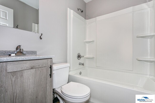 Building Photo - ***Showings starting 01/05/26***