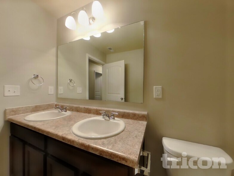 Building Photo - 38 Possum Creek Ln