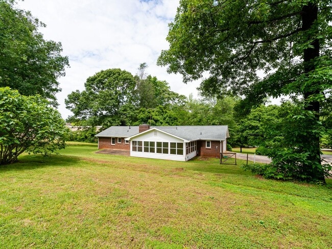 Building Photo - Wonderful Updated Ranch in West Cobb