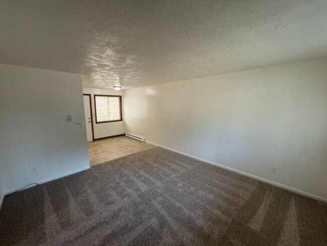 Building Photo - 2042 Myrtle Ave NE