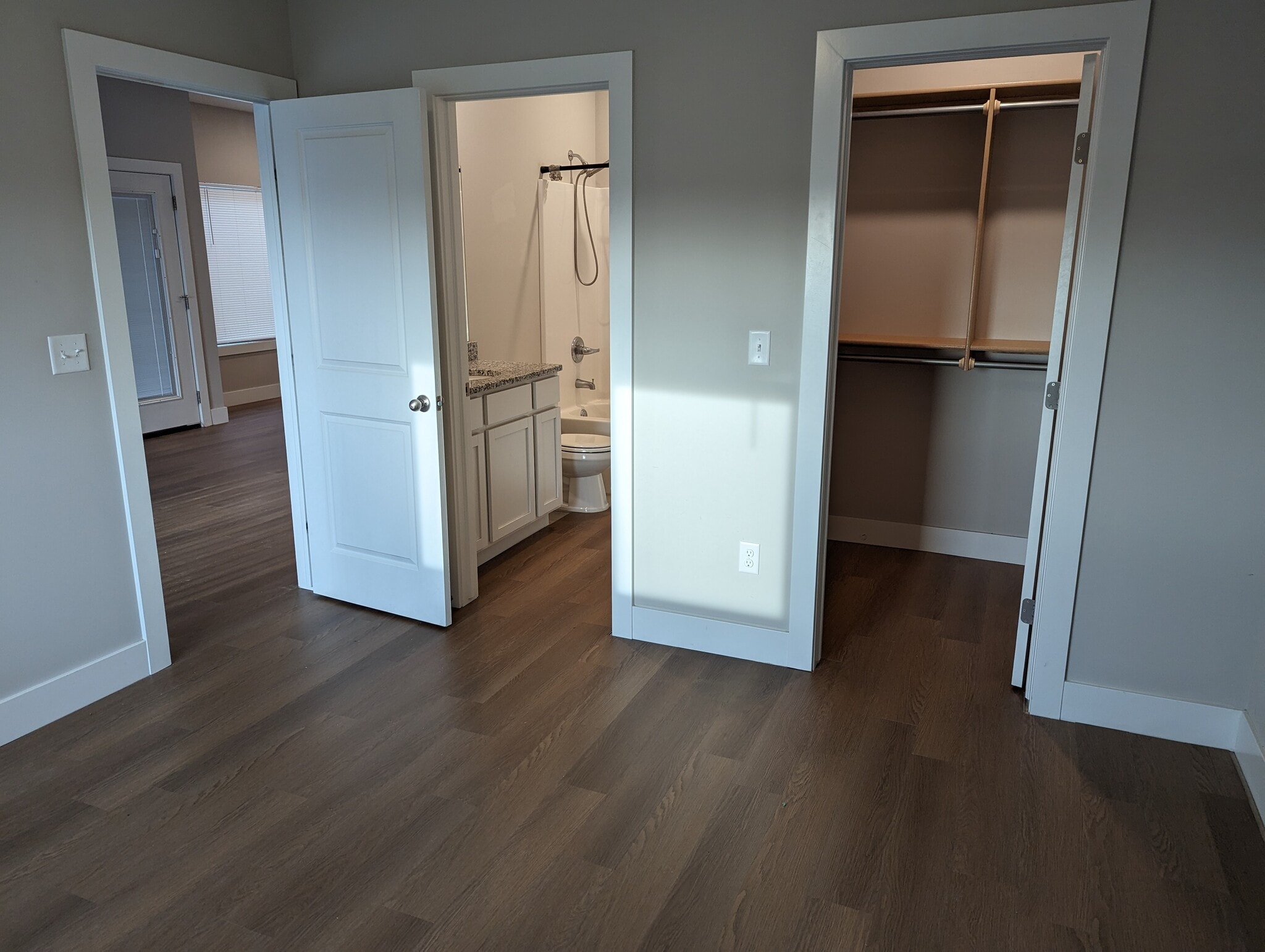 Building Photo - 8012 E 34th Ct S