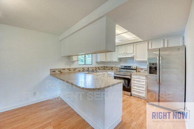 Building Photo - 10763 W Hinsdale St