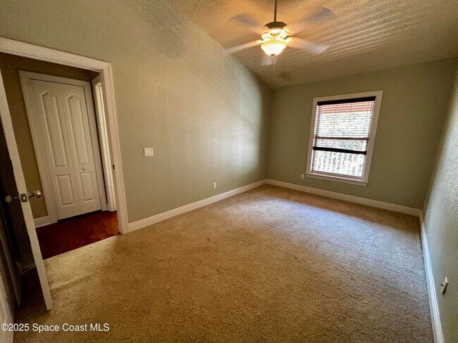 Building Photo - 1390 Isabella Dr