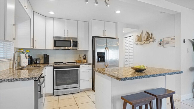 Building Photo - 2716 N Ocean Blvd