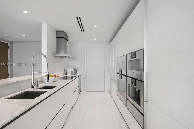Building Photo - 10203 Collins Ave