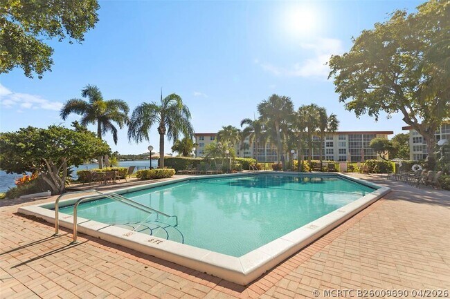 Building Photo - 3100 NE 48th Ct