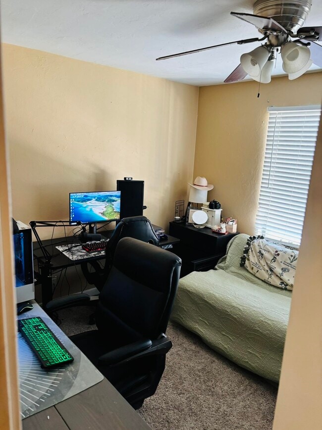 Building Photo - 301 S Lipona Rd